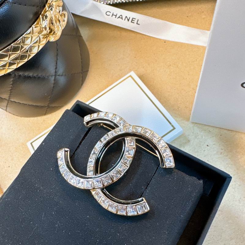 Chanel Brooch 2lyx179